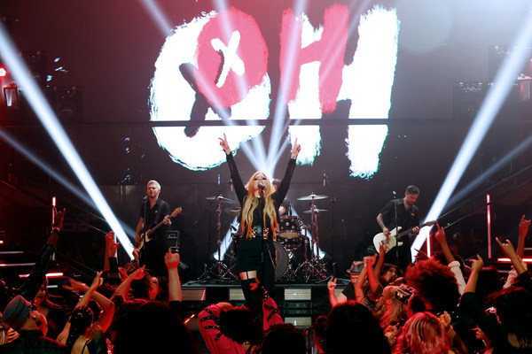 流行龐克偶像 Avril Lavigne 以主角身份亮相 SHEIN 第二屆年度時裝展 Rock The Runway: SHEIN for All