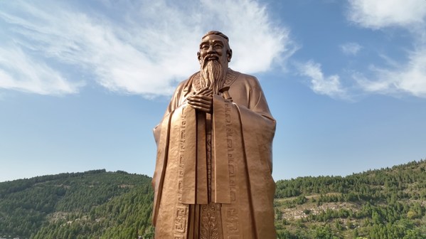 Patung Confucius di Nishan Cultural Tourism Resort di Bandar Qufu, Wilayah Shandong, timur China. /CGTN