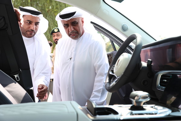 迪拜警方Khalil Ibrahim Al Mansouri將軍、助理司令對紅旗EHS9的認可與贊賞