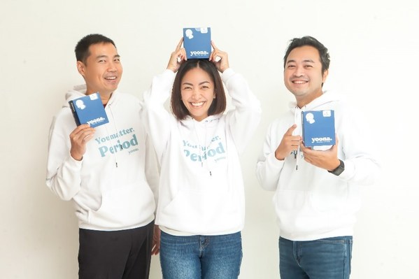 Yoona launches the latest variant of All Night pads 36cm made from 100% organic and environmentally friendly materials. From left to right: Founder and Co-Founders of Yoona Adrianto Hermawi, Susanna Angraini, and Benny Sutandio.