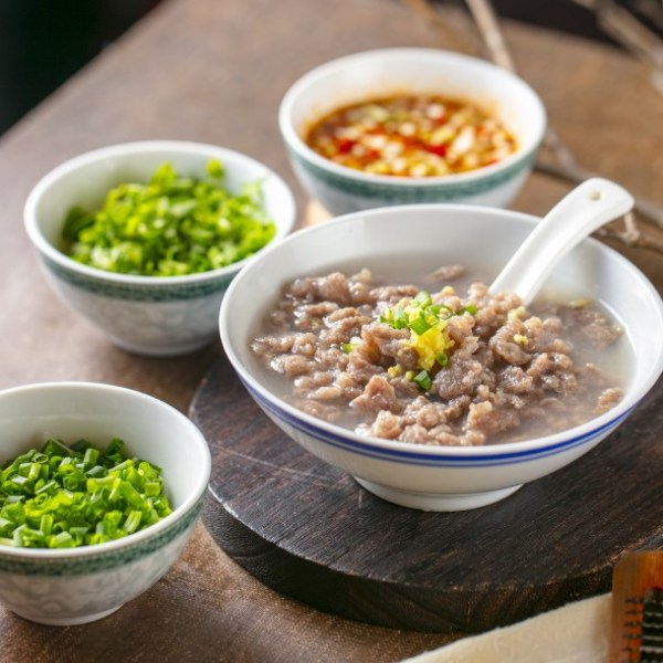 Spicy Ruijin beef soup tastes tender and smooth, and has high nutritional value. [Photo provided to chinadaily.com.cn]