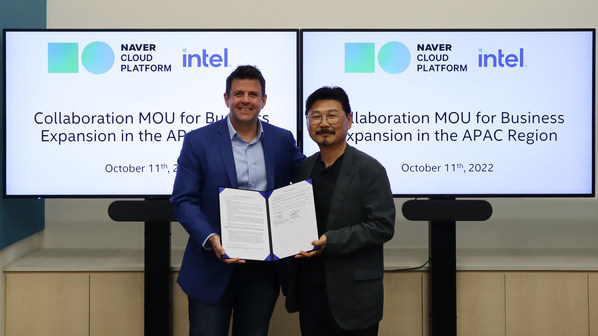 (Left) Steven Long, Corporate Vice President and General Manager for Asia Pacific and Japan & Park Weongi, NAVER Cloud CEO