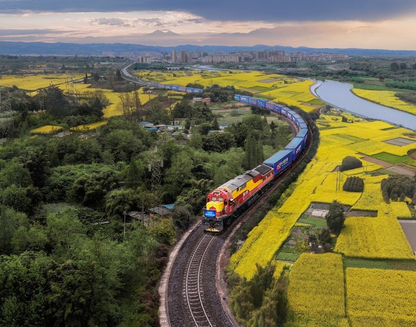 A China-Europe freight train departs from Chengdu International Railway Port for Europe.
