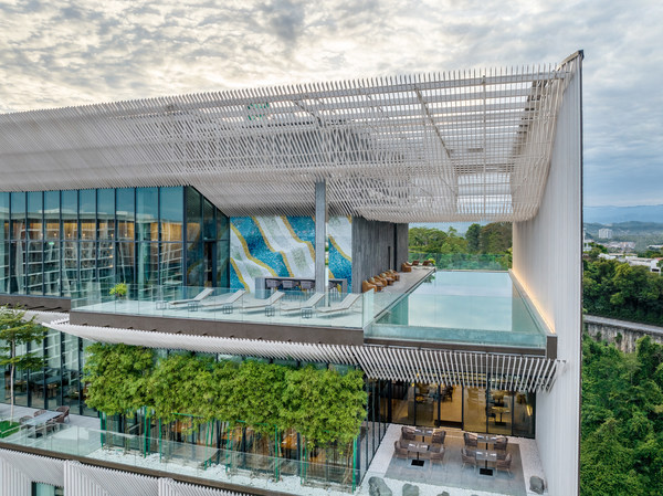 Hyatt Centric Kota Kinabalu – Rooftop Swimming Pool
