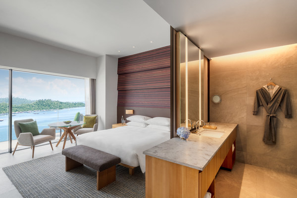 Hyatt Centric Kota Kinabalu – Sea View King Guestroom