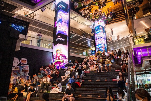 POP MART and SUPERCELL jointly held an offline game live-streaming event at Singapore FUNAN Mall