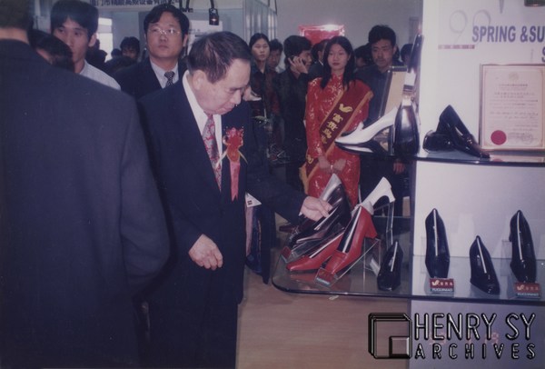 Mr. Sy at a footwear exposition in Jinjiang in 1999