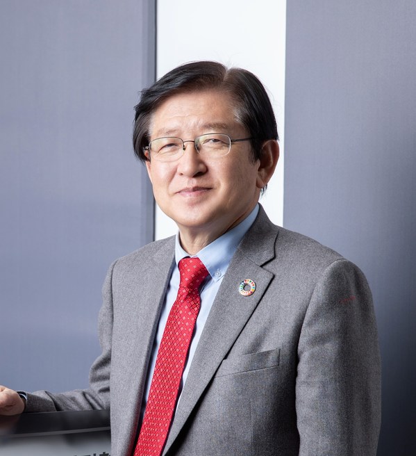Seo Sang-mok, chairman of the International Council on Social Welfare