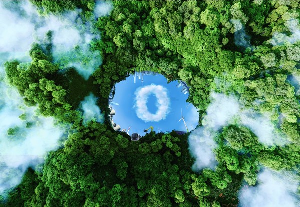 Shanghai Electric이 'Go! 0 carbon Walker' 캠페인을 통해 참가자들과 함께 1천200그루의 나무를 심는다.