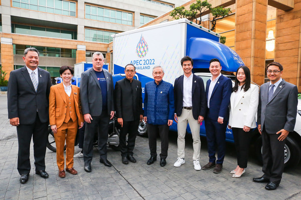 HE Thai Deputy Prime Minister and Foreign Minister, Don Pramudwinai (fifth from the right); Lazada Group Chief Executive Officer, James Dong (fourth from the right); and other members of APEC 2022 and Lazada representatives flag off Lazada Logistics' fleet of APEC and Lazada co-branded delivery vehicles.