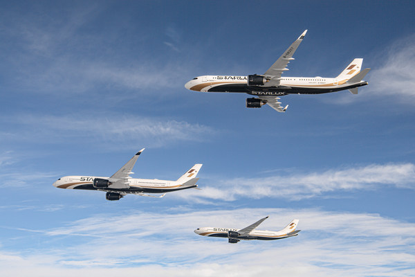 To commemorate STARLUX’s first A350-900 delivery, as well as the union of three Airbus flight models: A321neo, A330neo and A350-900 into its fleet, STARLUX cooperated with Airbus and the professional production team Master Films to take Airbus test flights as an opportunity to shoot an air-to-air video of all three models in flight.