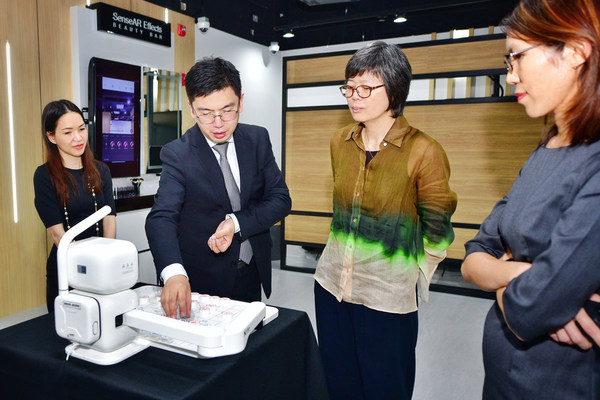 Dr Xu Li, Executive Chairman of the Board and CEO of SenseTime, demonstrating the robust capabilities of SenseRobot, an AI Chinese Chess robot, to Ms Lee Huay Leng, Editor-in-Chief, Chinese Media Group, SPH Media