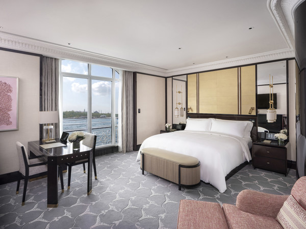 坐拥博斯普鲁斯海峡壮丽景致的酒店客房