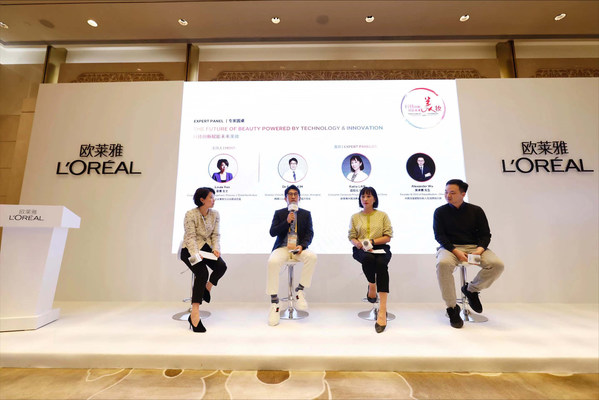 Expert Panel Discussion (From left to right: Ms. Linda Yan, Corporate Affairs & Engagement Director L’Oréal North Asia (Host); Dr. Sokju Kim, Director Clinic 10, Korea /Phinskin Clinic, Shanghai; Ms. Katia Lan, Consumer Centricity Project Director L’Oréal China; Mr. Alexander Wu, Founder & CEO of DeepWisdom)