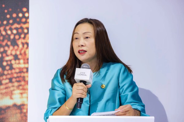 欧莱雅北亚及中国首席企业事务与公众联动官兰珍珍致词