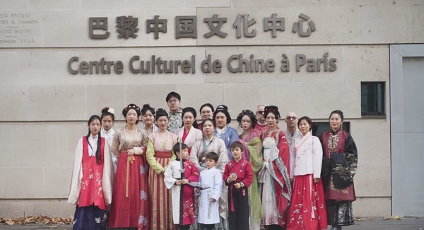 Family photo of Han Clothing Outing Festival in Paris
