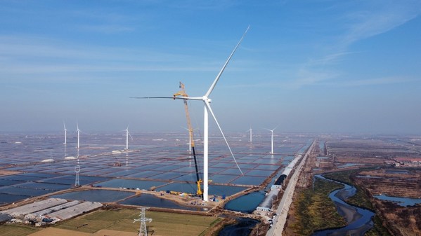 XCA 2600, World's Strongest All-Terrain Crane Developed by XCMG, Sets New Wind Power Hoisting Record