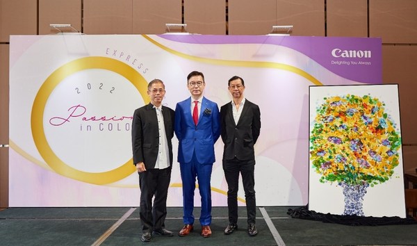 2.佳能香港商務影像方案及數碼印刷部高級總監及總經理陳志剛先生(中)與嘉賓及吳秋全先生(左)及李梓良先生(右)一同分享色彩在商業及藝術界別的重要性。