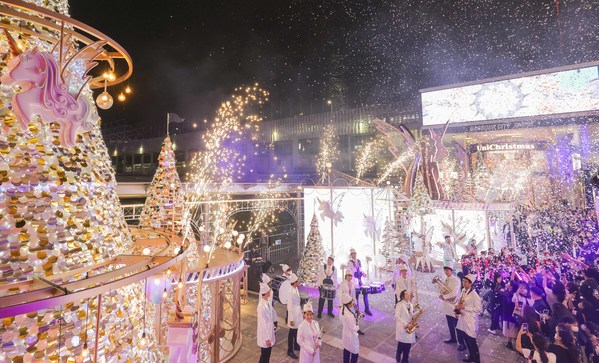 Seremoni penyalaan lampu Natal Harbour City Shopping Mall di Hong Kong