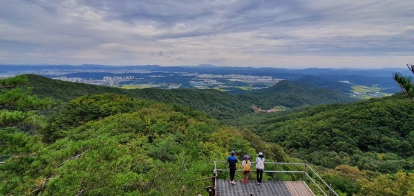 The Dullesan-gil Trail in Daejeon is designated as Korea's 7th 