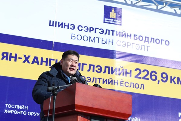 The Prime Minister of Mongolia L. Oyun-Erdene speaking at the opening of the Zuunbayan-Khangi railway on 25 November.