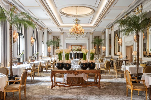 フォーシーズンズ ホテル ジョルジュサンク パリ（Four Seasons George V、Paris）が、最高のクリスマス・プレゼントとして格好の厳選したワインと料理のマスタークラスを開始