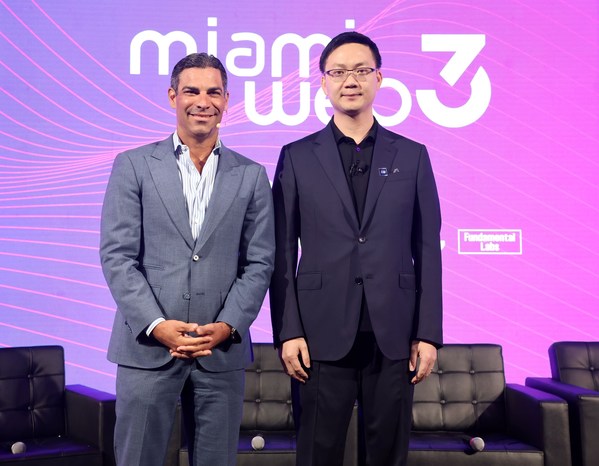 Francis Suarez, Mayor of Miami (left) and Raymond Yuan, Founder and Chairman of CTH and Atlas(right), at MiamiWeb3 Summit