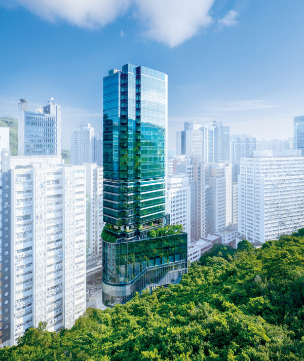 Landmark South於2022年度MIPIM Asia大獎榮獲「最佳辦公室項目」組別銀獎。項目總面積逾25萬平方呎，建築設計以自然健康為核心考量，已取得「WELL v2™」建築標準預認證，以及目標獲取BEAM Plus金級認證。