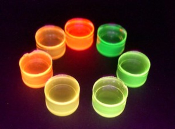 Figure 3: The molecular design method has the potential to create phosphors that emit different colored light when applied to different luminescent complexes.