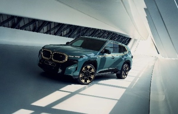 以创新加速BMW M电动化转型，持续引领高性能细分市场