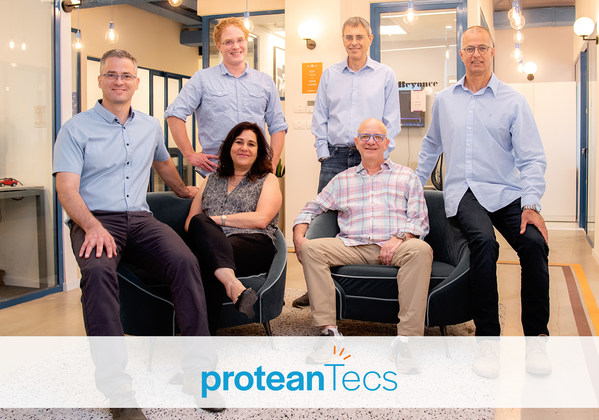 創辦人 Shai Cohen、Evelyn Landman、Roni Ashur、Yuval Bonen、Dr. Yahel David 和 Eyal Fayneh 慶祝 proteanTecs 獲評為以色列排名第一的最有前途初創企業。