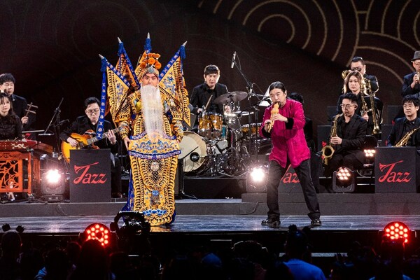 Performance of traditional Beijing Operas accompanied by a professional Jazz band
