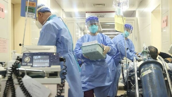 CGTN: ส่องการทำงานของหอผู้ป่วยฉุกเฉินในจีน เมื่อต้องรับมือกับผู้ป่วยโรคโควิด-19 ที่เพิ่มสูงขึ้น