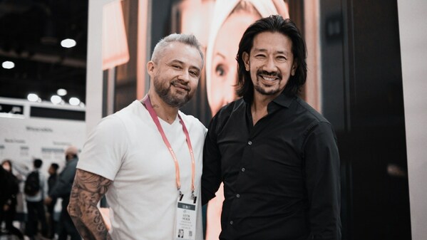 Influencer Justin(left one) Is Invited to Style Hair On-site