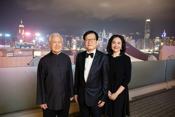 (from left to right): Dr Edmund Tse Sze-Wing, Independent Non-executive Chairman and Independent Non-executive Director, AIA, Professor Ngaiming Mok and Ms Ada Tse, Independent Non-Executive Director of The Hongkong and Shanghai Hotels,  pictured at The Peninsula Hong Kong on 8 January 2023.