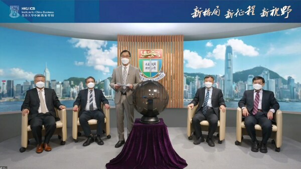 刘宁荣教授（左一）、金冬雁教授（左二）、杨仕名先生（中）、宫鹏教授（右二）、徐国琦教授（右一）