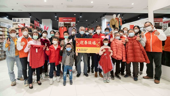 Sino Group and the Ng Teng Fong Charitable Foundation joined community partners in extending care and festive greetings to over 10,000 underprivileged people and frontline staff of the Group, including sponsoring them to purchase new clothes and festive items.