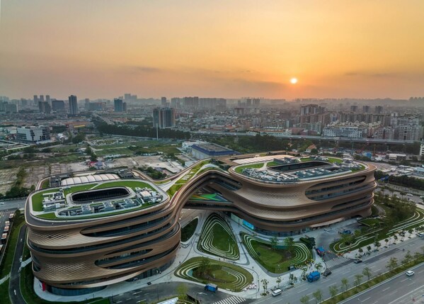 Guangzhou Infinitus Plaza won the 2022-2023 China Construction Engineering Luban Prize(photograph by Xue Liang)