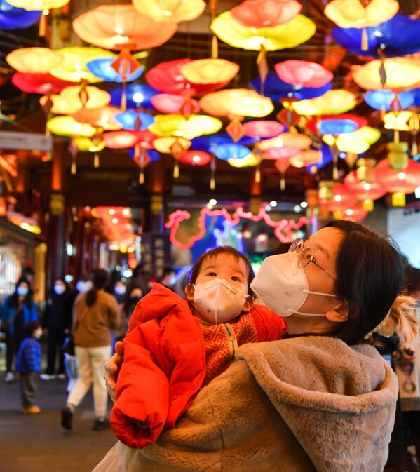 A lantern fair in Shanghai’s Yuyuan Garden attracts crowds of visitors on January 12, 2023 (WEI YAO)