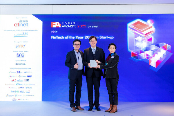 Mr. Dennis Shi, Co-Founder & Chief Executive Officer (left) and Ms. Honnus Cheung (right), Co-Founder & Chief Strategy Officer receiving the “FinTech of the Year 2022 in Start-Up” award from Mr. Eric Chan, Chief Public Mission Officer of the Hong Kong Cyberport (centre) at “Fintech Awards 2022” held by ETNET.