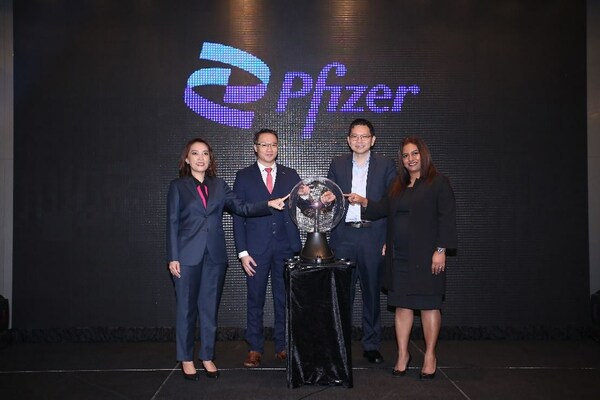 From left to right: Luksanawan Thangbaipool, Country Manager, Pfizer Malaysia, Brunei, and Pakistan, Dr. Ma Soot Keng, Council Member, National Heart Association of Malaysia; Professor Dr. Hoo Fan Kee, President, Malaysia Stroke Council and Dr. Sharlini T. Surendran, Country Medical Director, Pfizer Malaysia at the Pfizer Atrial Fibrillation Website Launch.