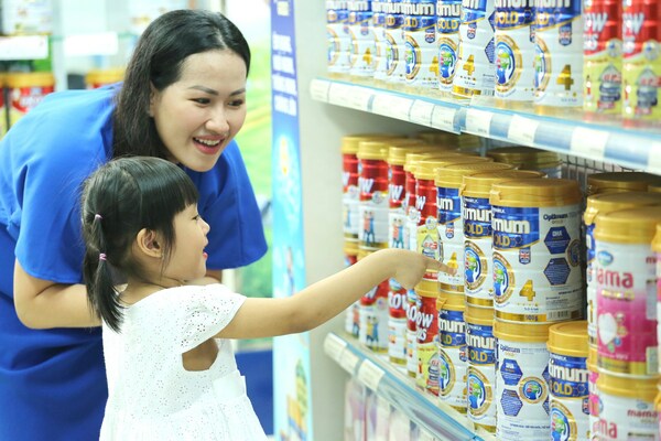 Vinamilk is now the first brand in Asia that owns both fresh milk and baby formula with certifications and awards from the Clean Label Project
