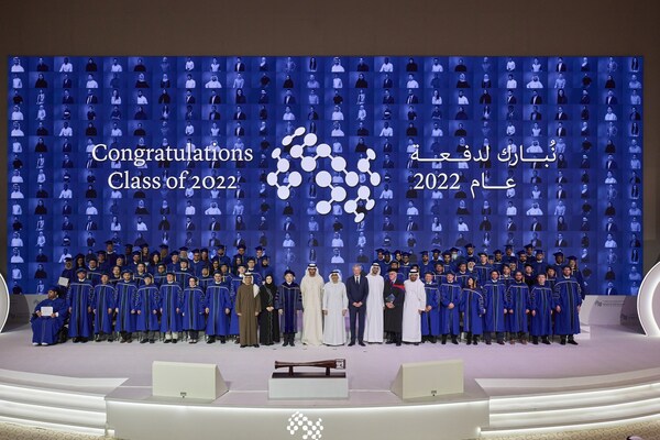 世界初のAI大学、モハメド・ビン・ザイード(Mohamed bin Zayed)人工知能大学が初代卒業生を表彰