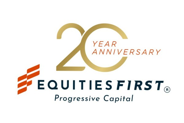 EquitiesFirst บริษัทด้านการให้สินเชื่อแบบมีสินทรัพย์ค้ำประกันระดับโลก ฉลองครบรอบ 20 ปีในฐานะผู้บุกเบิกเงินทุนก้าวหน้า โดยล่าสุดบริษัทได้เปิดตัวโลโก้ในวาระครบรอบซึ่งสื่อถึงความเป็นผู้นำและโซลูชันรูปแบบใหม่ซึ่งให้ความช่วยเหลือแก่พันธมิตรมาตลอดสองทศวรรษที่ผ่านมา