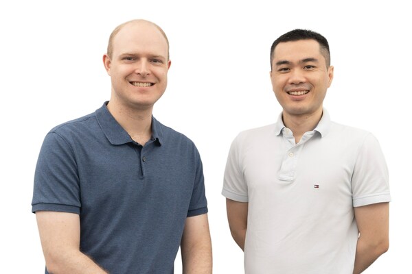 Ketua Pegawai Eksekutif Ampotech William Temple (kiri) dan Ketua Pegawai Teknologi Zhou Ziling (kanan)