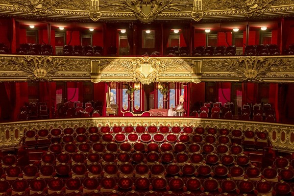 揭秘《剧院魅影》的幕后世界，爱彼迎邀你住进巴黎歌剧院的魅影之家