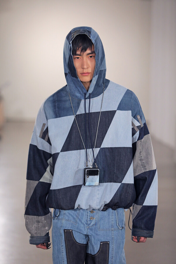LOOK 1: Denim Checker Print
CASETiFY Impact Case, Snake Chain - Silver, Blue Upcycled Checkered Drawstring Oversize Hoodie, BlueButton-Front Patched Straight Leg Denim Jeans.  
credit: Randy Brooks