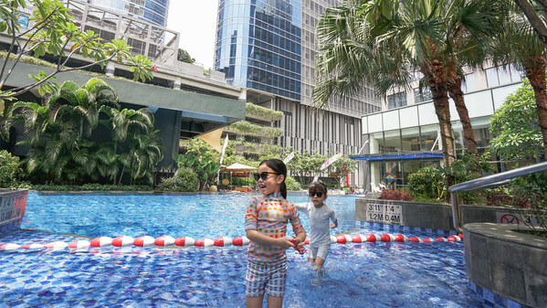 It's the 'Sun and Fun' time with your little ones! Get your swimsuit ready and play in our outdoor swimming pool at Four Points by Sheraton Surabaya
