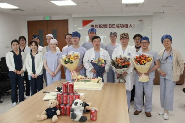 上海德达医院首例 黄连军教授介入团队植入腹主动脉新型IBE支架