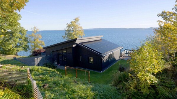 スウェーデン、ストックホルムの住宅太陽光発電への「Hi-MO 6 Scientist」設置事例